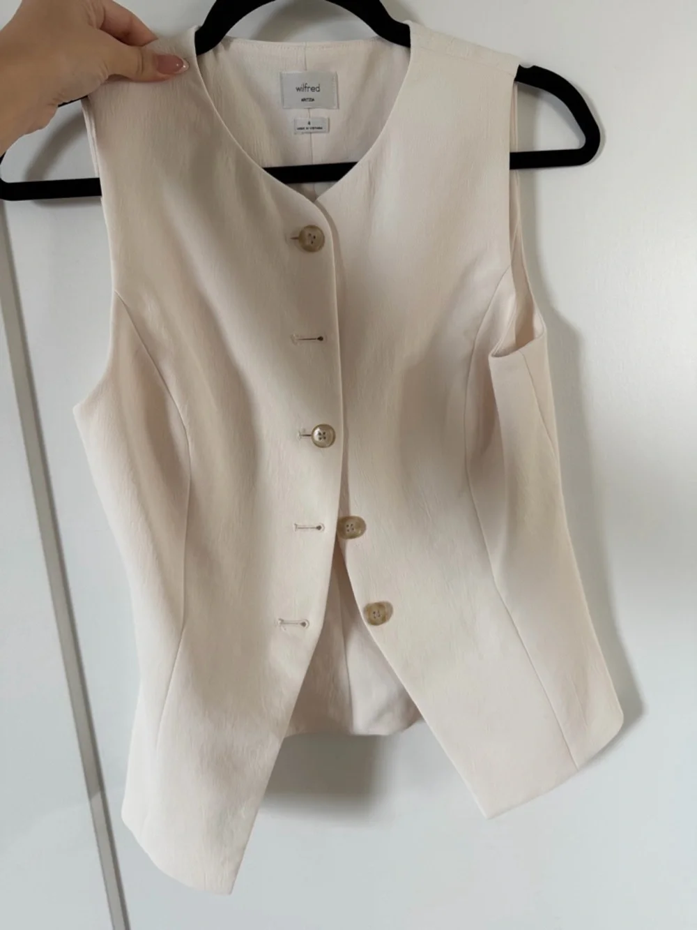 Sleeveless Cream Button-Front Tailored Top - Picture 4 of 4